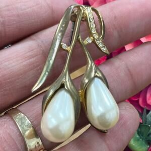 Vintage 70s Pearl and Crystal Stone Gold Brooch Double Pearl Drip Granny Cottage